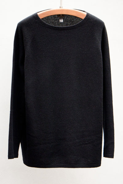 Black Iris Pullover