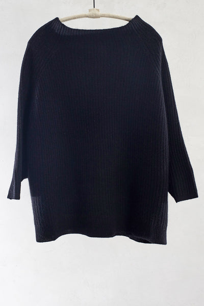 Black Freesia Pullover